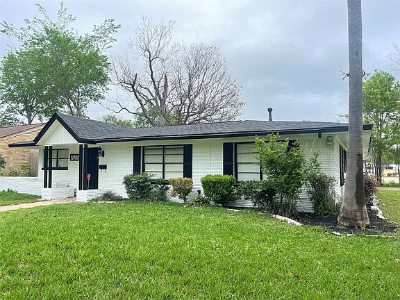 3rd image of 9602 Val Verde St