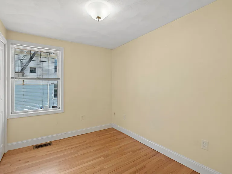 103 Bay View Ave — Photo 9