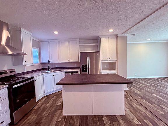 4th image of 453 Greenleaf Dr