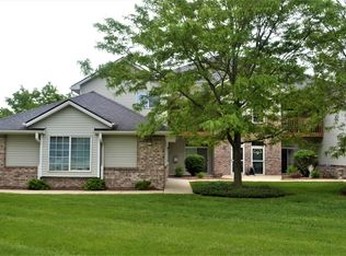 4834 W Maple Leaf Cir #8-6, Greenfield, WI 53220