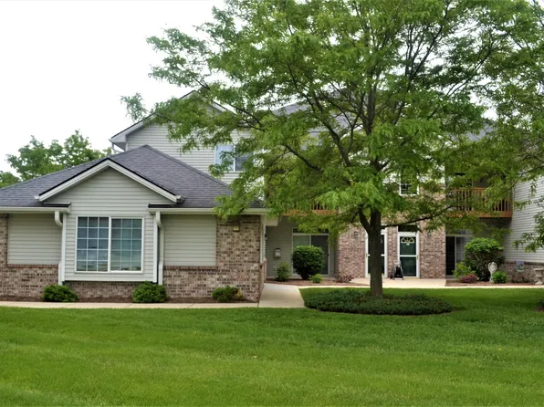 4834 W Maple Leaf Cir #8-6, Greenfield, WI 53220