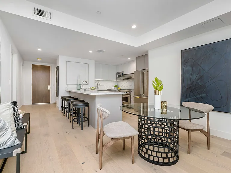 Reeves Place LA — Photo 37