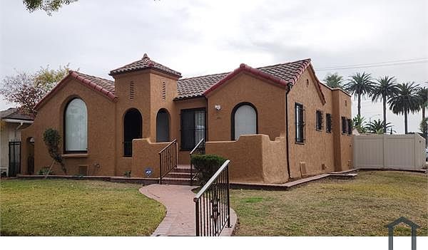 1st image of 2528 W 75th St