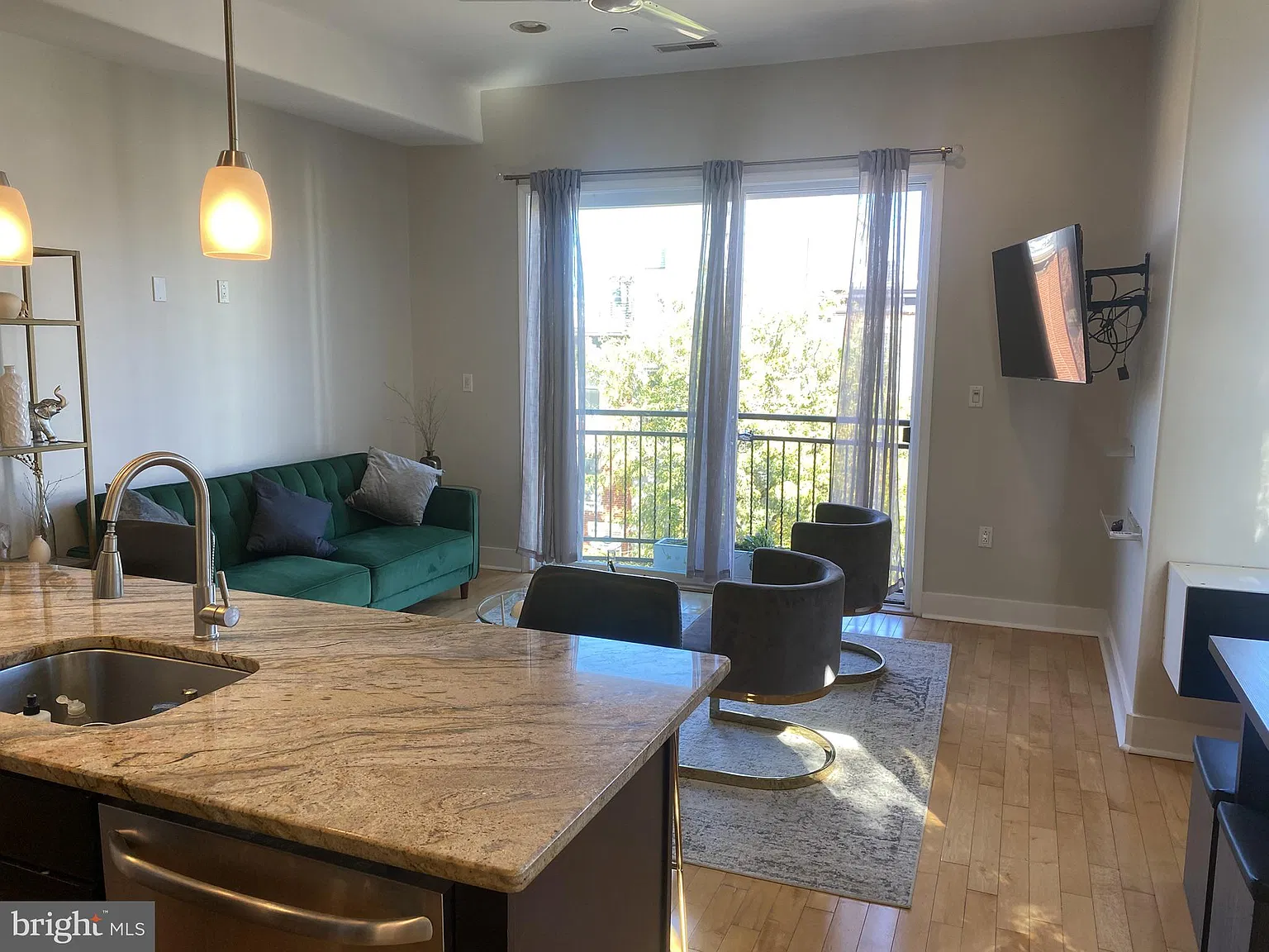 2 bed, 2.0 bath, 943 sqft, $2,750 — Photo 3