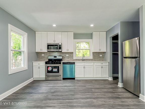2nd image of 460 E Prairie Ave