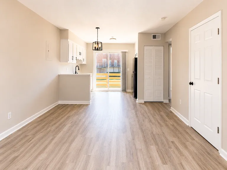 2810 Frontier Ct — Photo 6