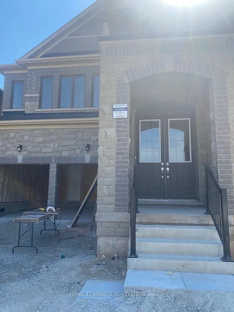 3 bed, $2,500 — Photo 1