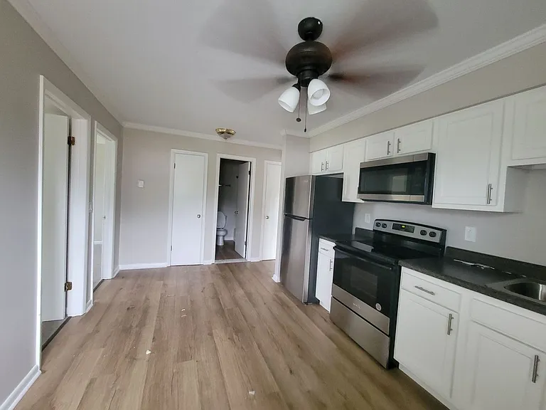 Country Gardens Apartments — Photo 27