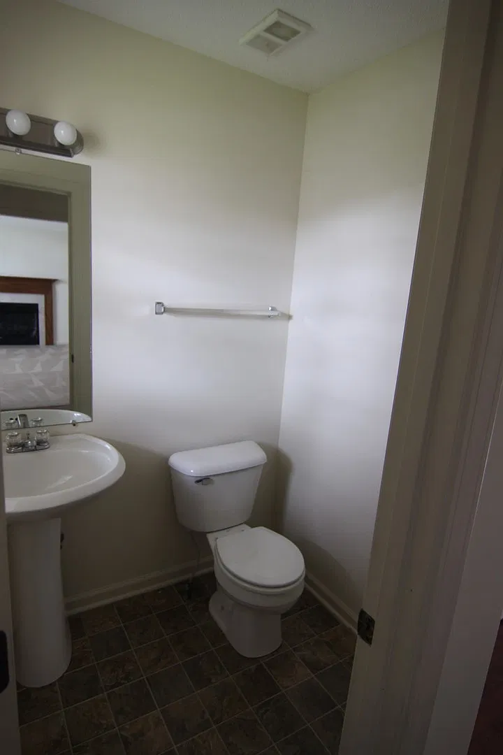 Peachtree Subdivision 3 Bedroom 2 1/2 Bath Home for Rent! — Photo 4