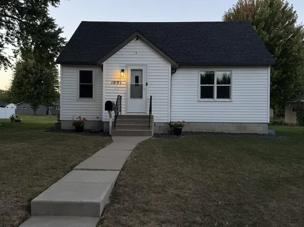 109 1/2 4th St SW, New Prague, MN 56071