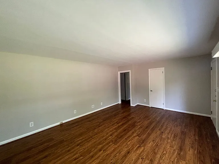 709 Branton Dr — Photo 3