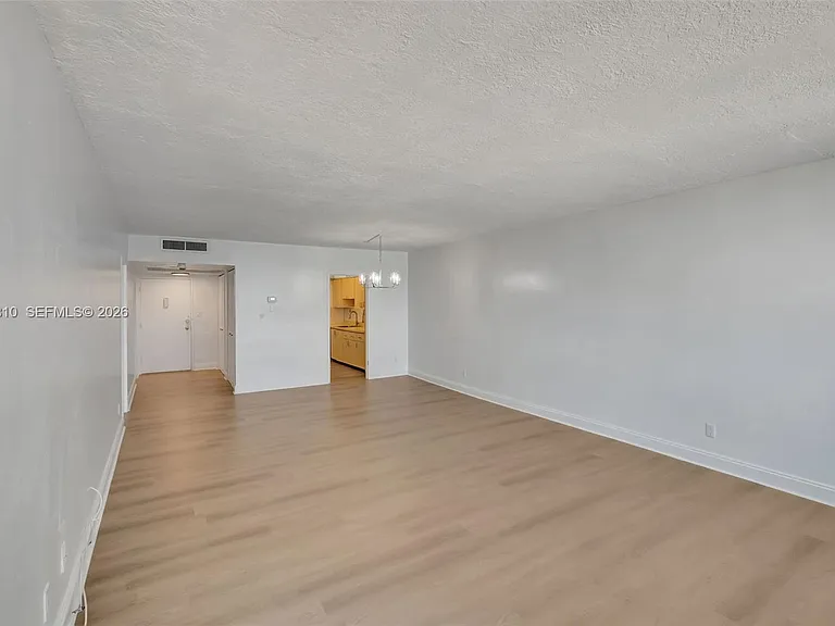 5401 Collins Ave #928 — Photo 19