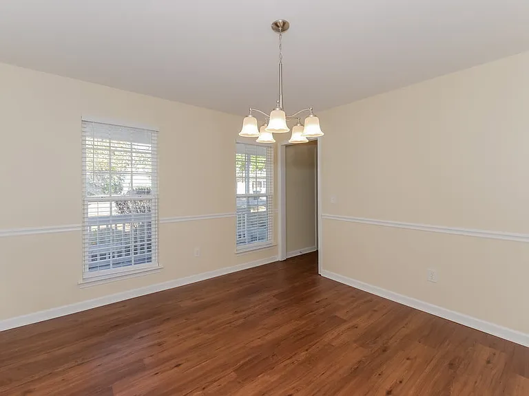 1043 Vanguard Dr — Photo 5