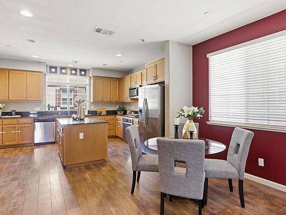 5th image of 57 Regency Pl