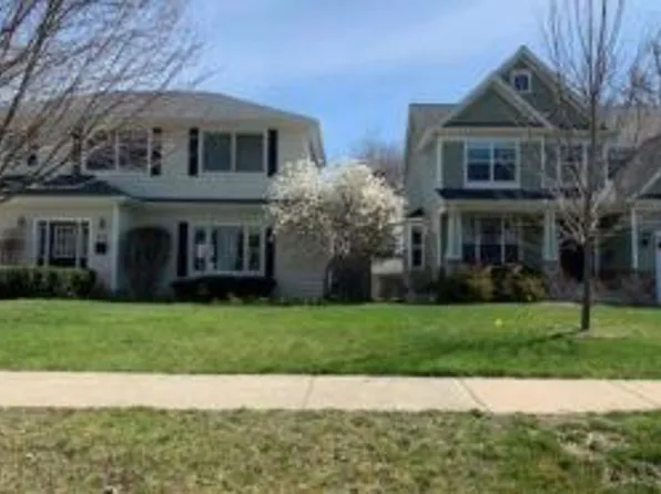 210 N Woodlawn St, Wheaton, IL 60187