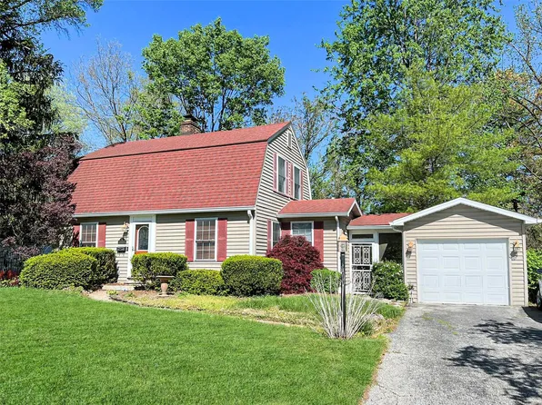 6 Commodore Dr, Belleville, IL 62223