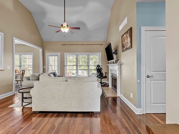 4th image of 104 Wisteria Ln