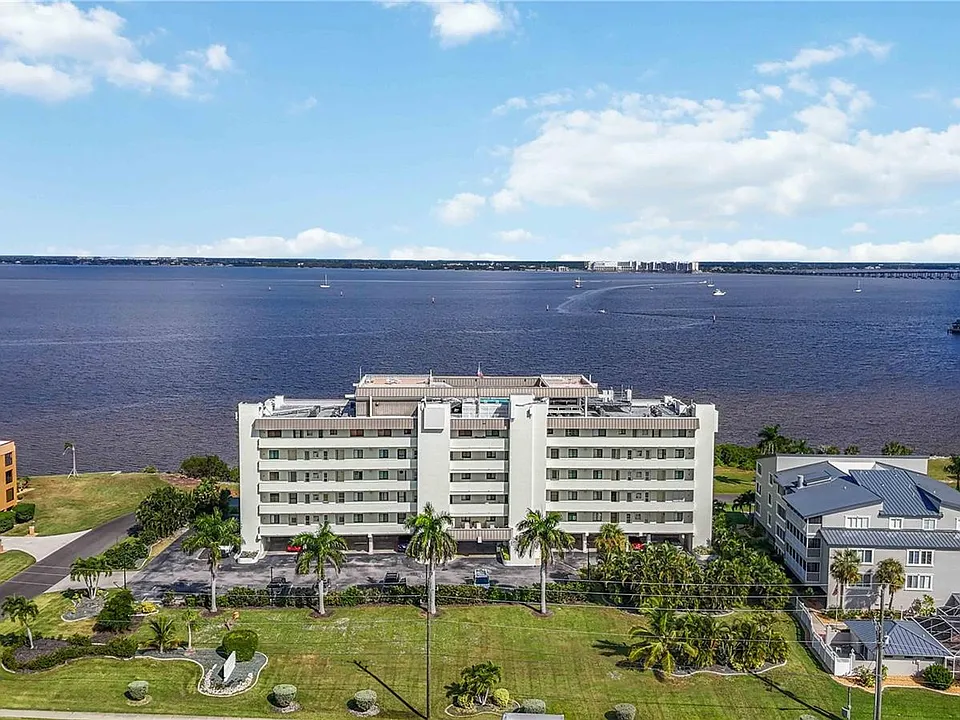 1500 Park Beach Cir #6C