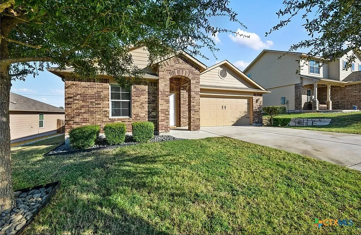 4 bed, 1895 sqft, $2,300 — Photo 1
