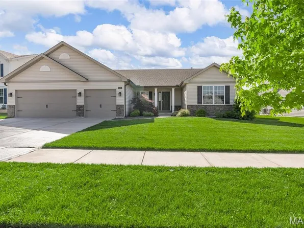 435 Charlestowne Place Dr, Saint Charles, MO 63301