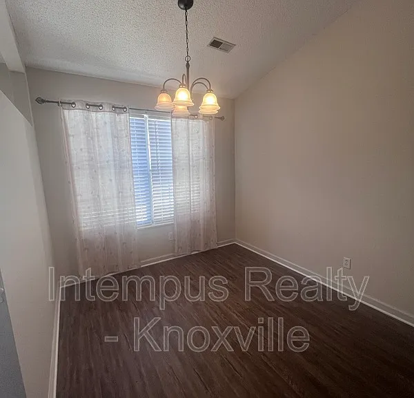 813 Villaview Way — Photo 8