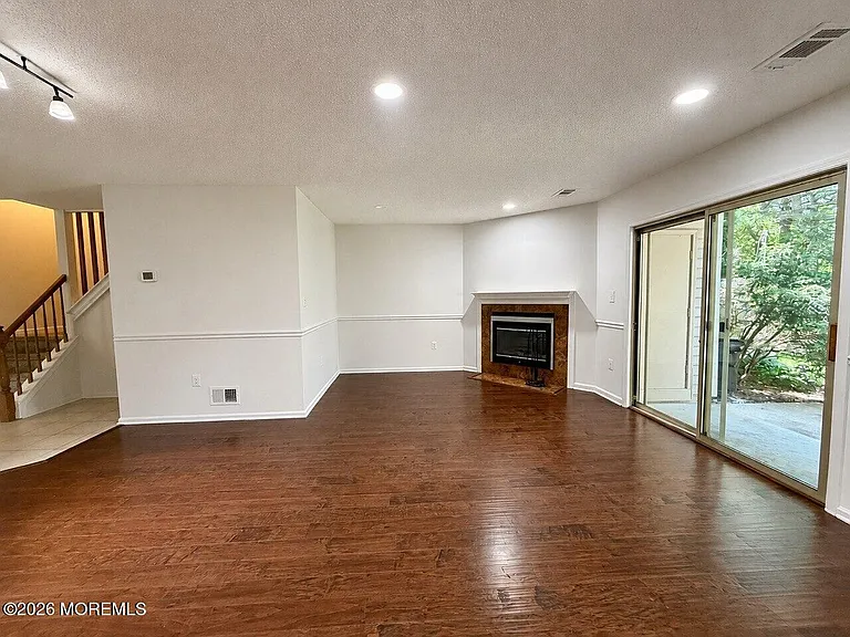 7 Stuart Dr #3 — Photo 17