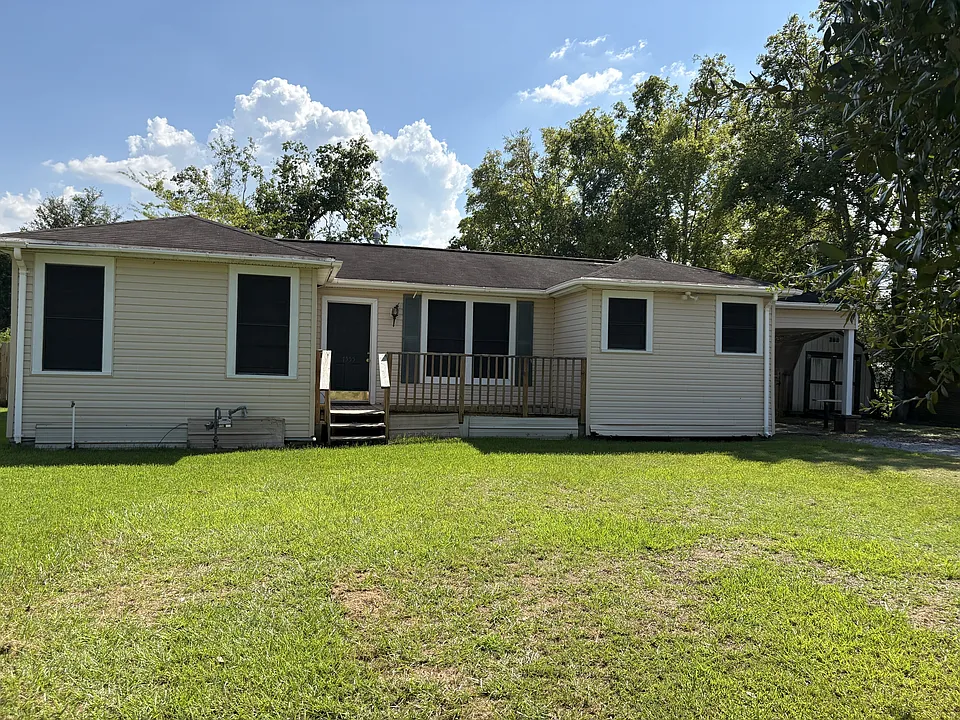 7555 Highway 105