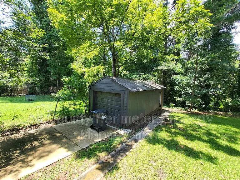 2107 Pinehurst Dr — Photo 9