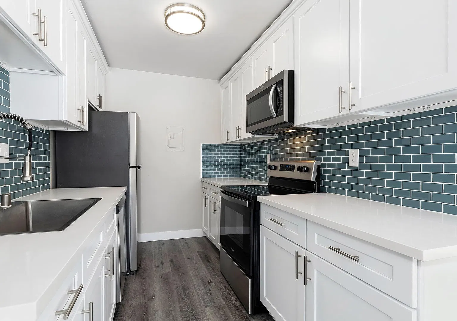 Addison Arms Apartments — Photo 1