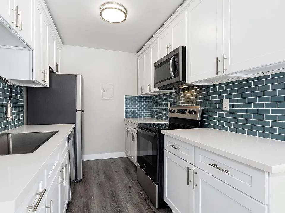 Addison Arms Apartments