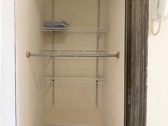 5th image of 11 Waverly Pl #12L