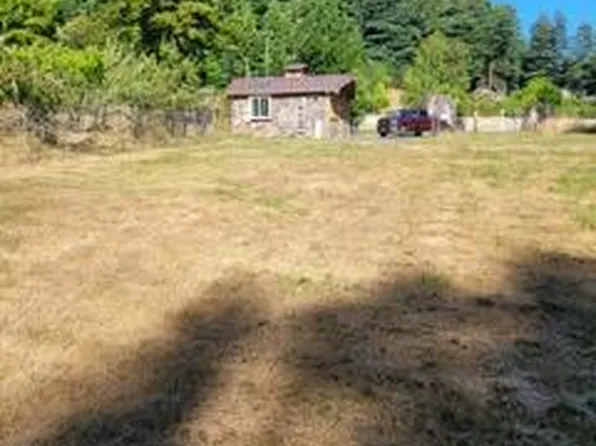 2517 Loop Rd, Fortuna, CA 95540