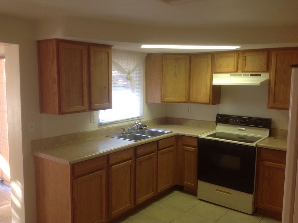 1st image of 3319 Silver Hill Dr