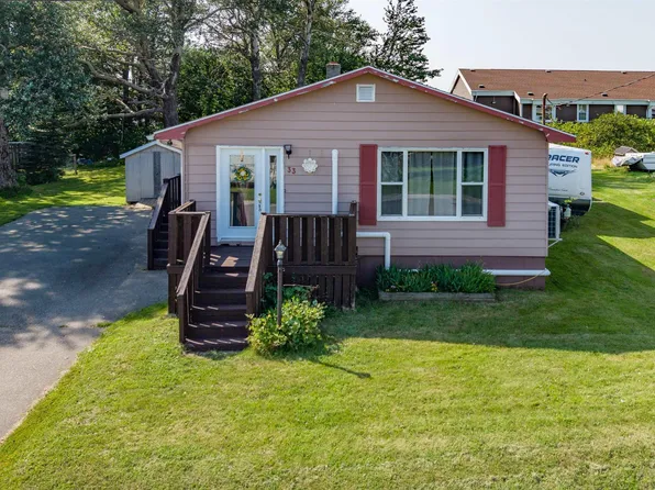 33 Convent St, Sydney Mines, NS B1V 1J8