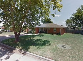 425 S 24th St, Clinton, OK 73601