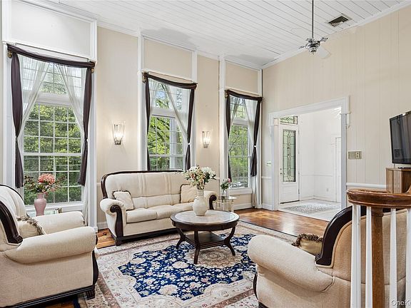 3rd image of 23 Colonial Drive