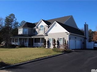 7 Dyberry St, Medford, NY 11763