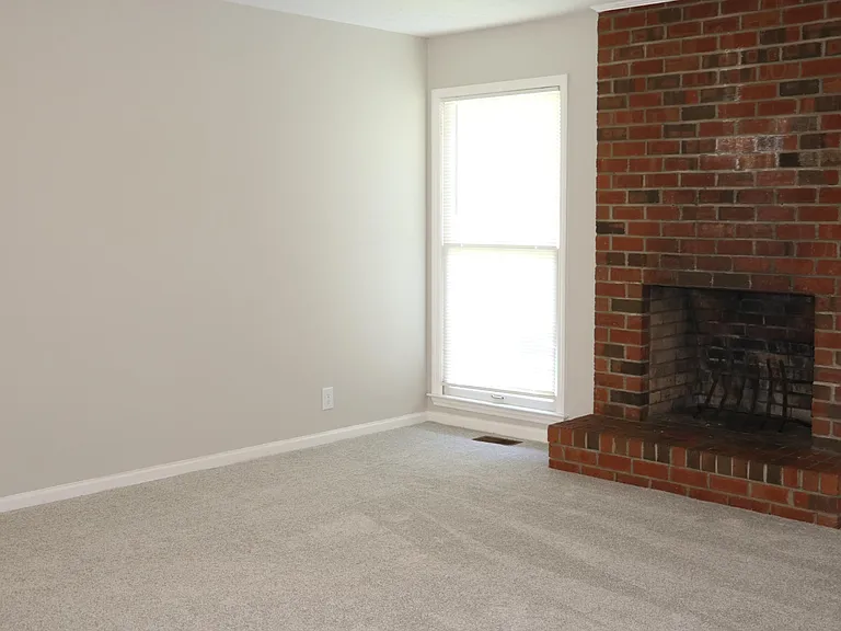 4900 Independence Blvd #11 — Photo 8