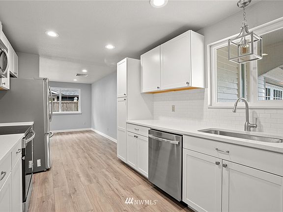 5th image of 3737 Hawthorne St SE