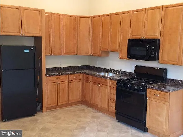 2545 Brown St #1 — Photo 8