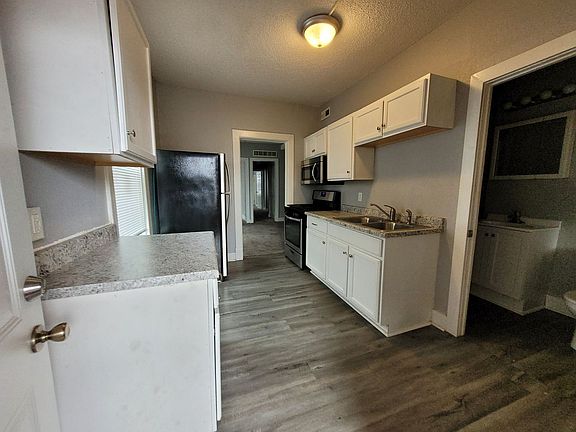 2nd image of 2023-2025 W 6th St #2025-1/2