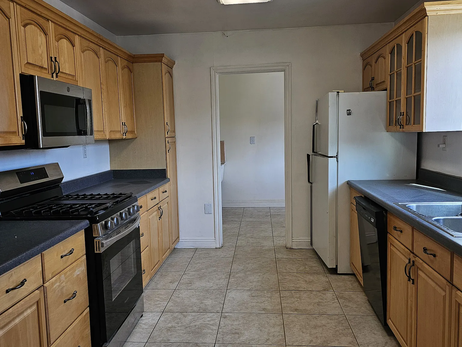 3 bed, 1364 sqft, $3,900 — Photo 2