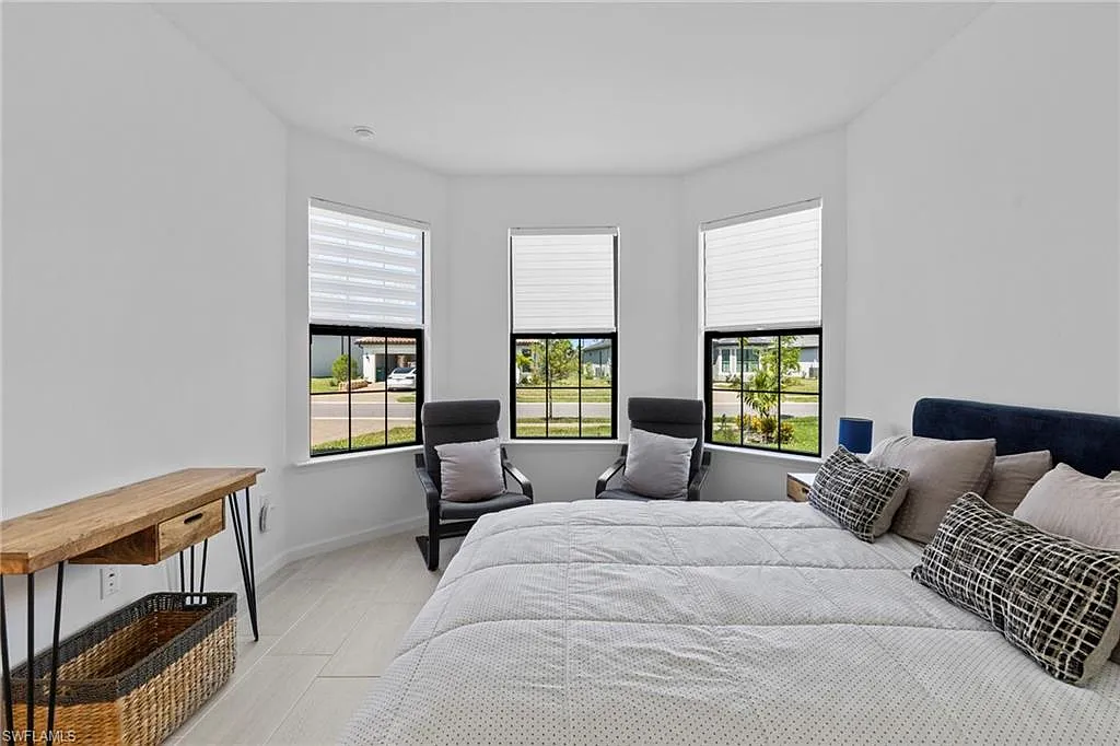 4 bed, 3.0 bath, 2127 sqft, $3,750 — Photo 3