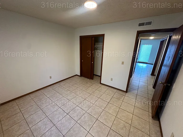 359 E Marion Ct — Photo 21
