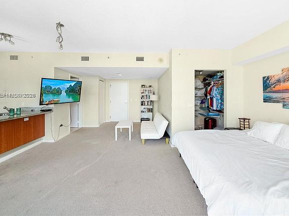 3rd image of 185 SW 7th St APT 3100