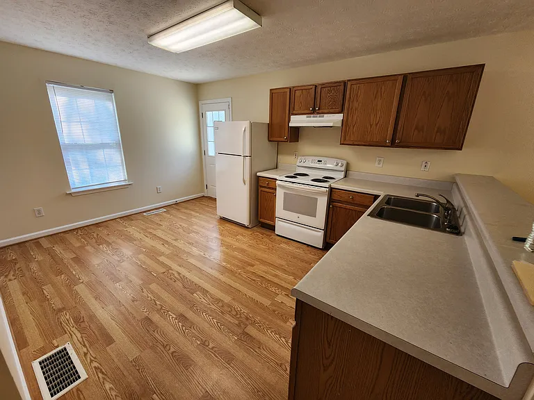 2635 Poplar Ln — Photo 13