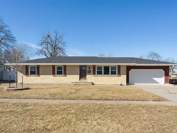 806 SE Bel Aire Rd, Ankeny, IA 50021