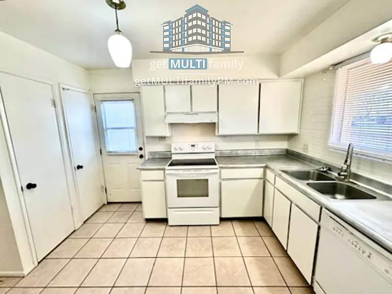 8407 E Coronado Rd #5 — Photo 3