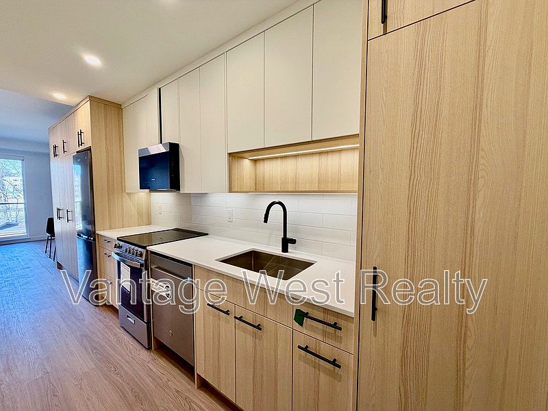 1st image of 1380 Pridham Ave #313