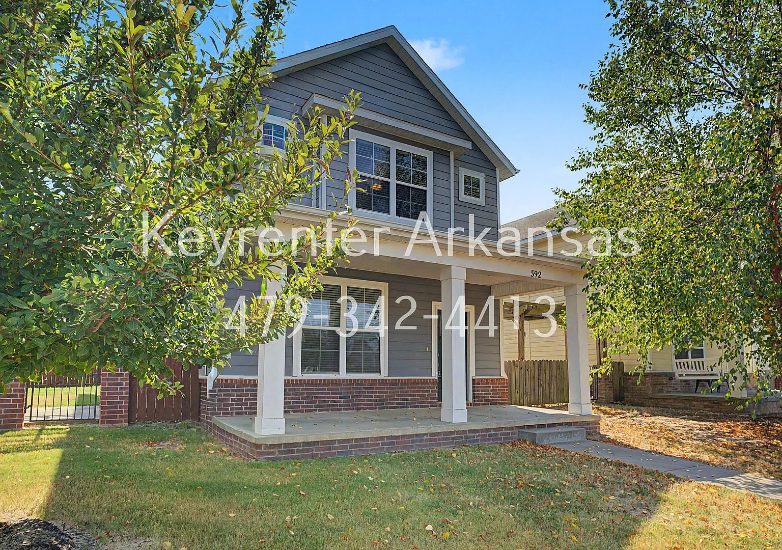 Stunning 3 Bed / 3 Bath Home MoveIn Ready Now — Photo 2